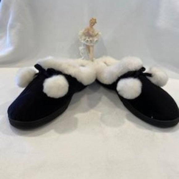 DEARFOAMS BLACK AND WHITE HOUSE SLIPPERS SIZE 7 - Picture 2 of 5